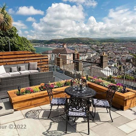 Stunning Home In Llandudno With Views Bryn Arthur Exterior photo