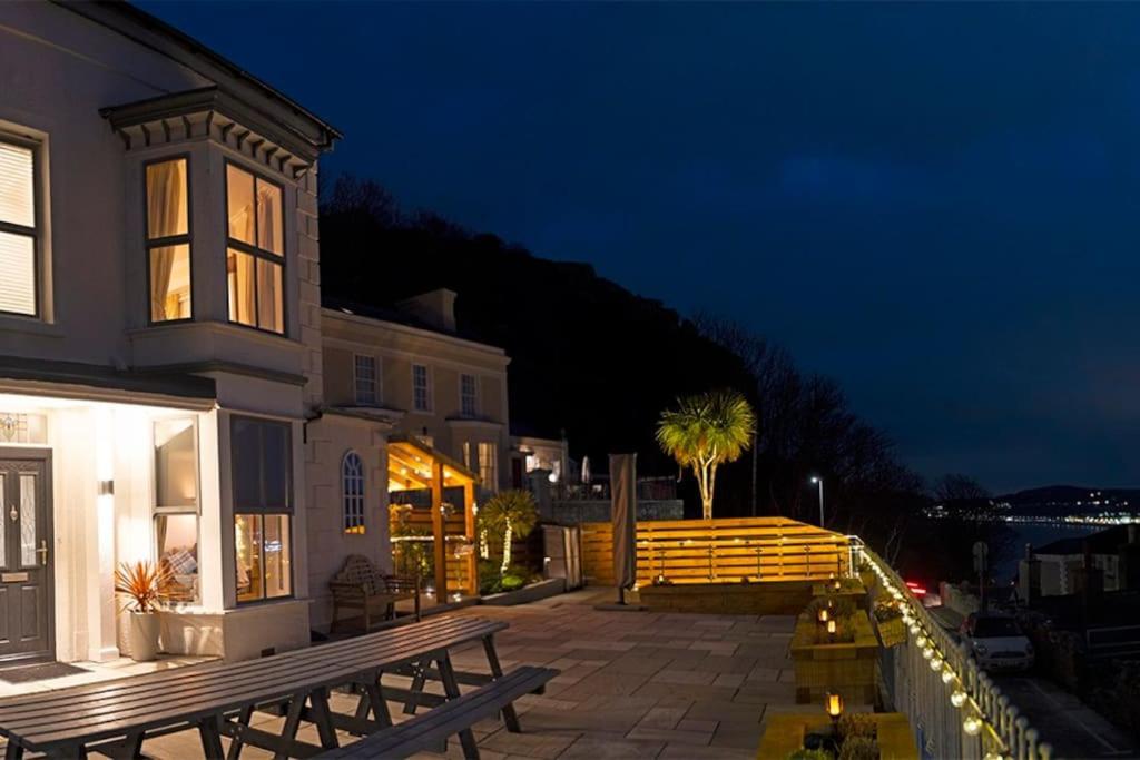 Stunning Home In Llandudno With Views Bryn Arthur Exterior photo