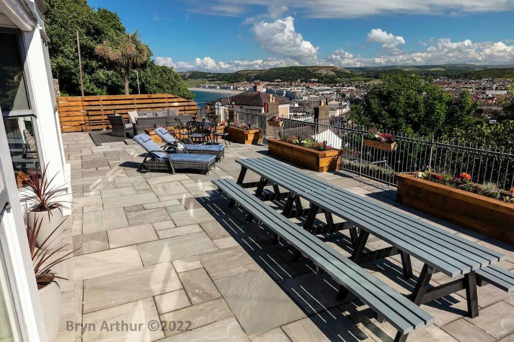 Stunning Home In Llandudno With Views Bryn Arthur Exterior photo