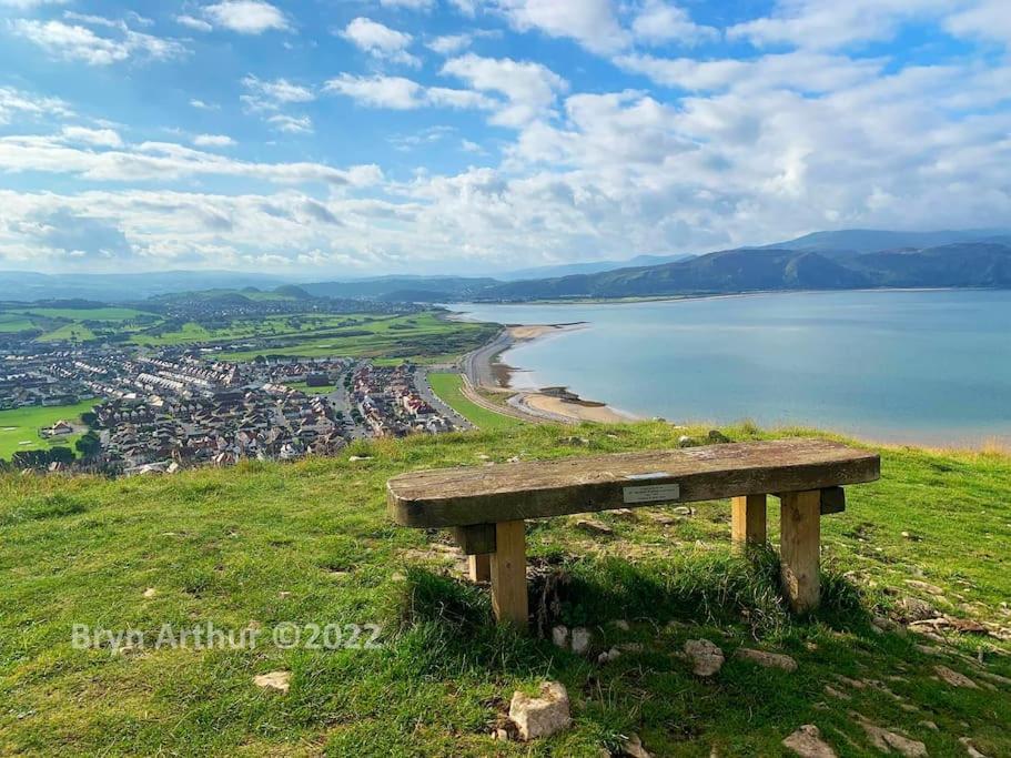 Stunning Home In Llandudno With Views Bryn Arthur Exterior photo