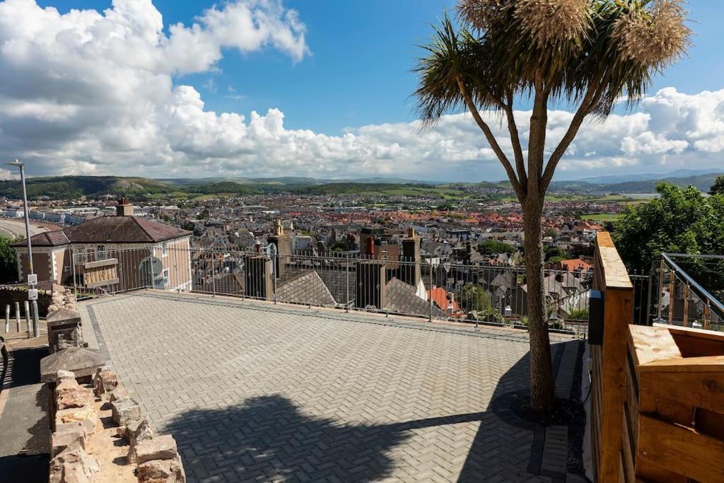 Stunning Home In Llandudno With Views Bryn Arthur Exterior photo