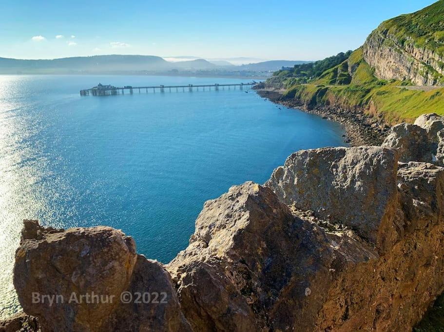 Stunning Home In Llandudno With Views Bryn Arthur Exterior photo